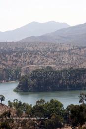 Image du Maroc Professionnelle de  Le Barrage Machraa Hamadi dont la capacité est de 42 Millions de m3, est construit sur l'Oued Moulouya, il permet, depuis 1956, d'approvisionner la région et d'irriguer les terres de cultures, ce barrage fournit en eau potable les ville de Nador, Oujda, il permet également l'approvisionnement des centre de Taourirte et El Aïoun Sidi Mellouk. Samedi 1er octobre 2005. (Photo / Abdeljalil Bounhar)